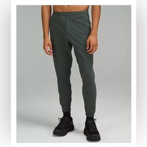 Lululemon Surge Jogger *shorter, size S in Smoked Spruce